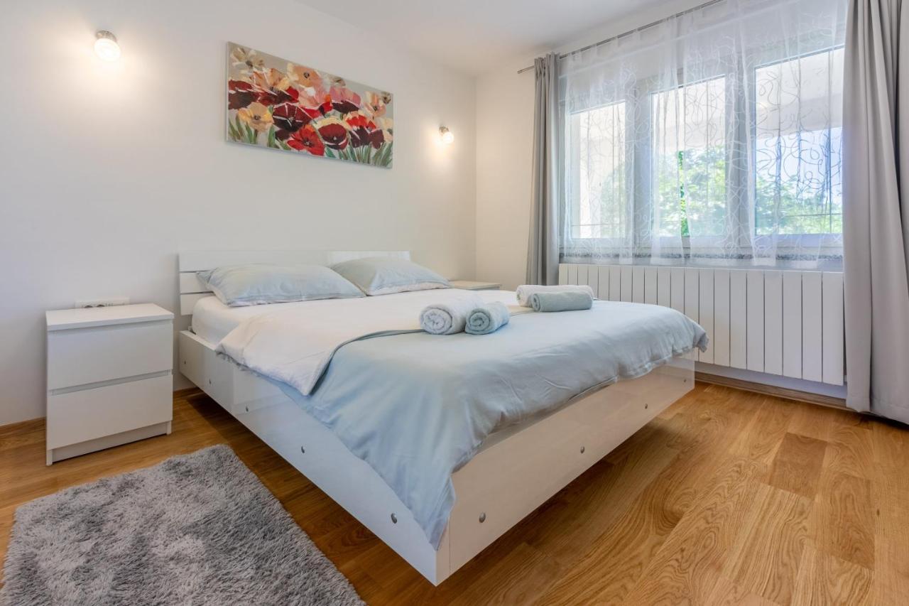 Apartment Olive Selce Buitenkant foto