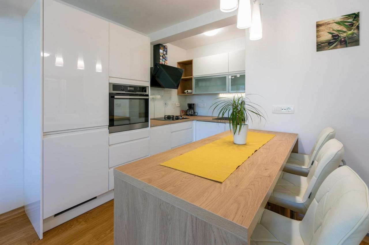 Apartment Olive Selce Buitenkant foto