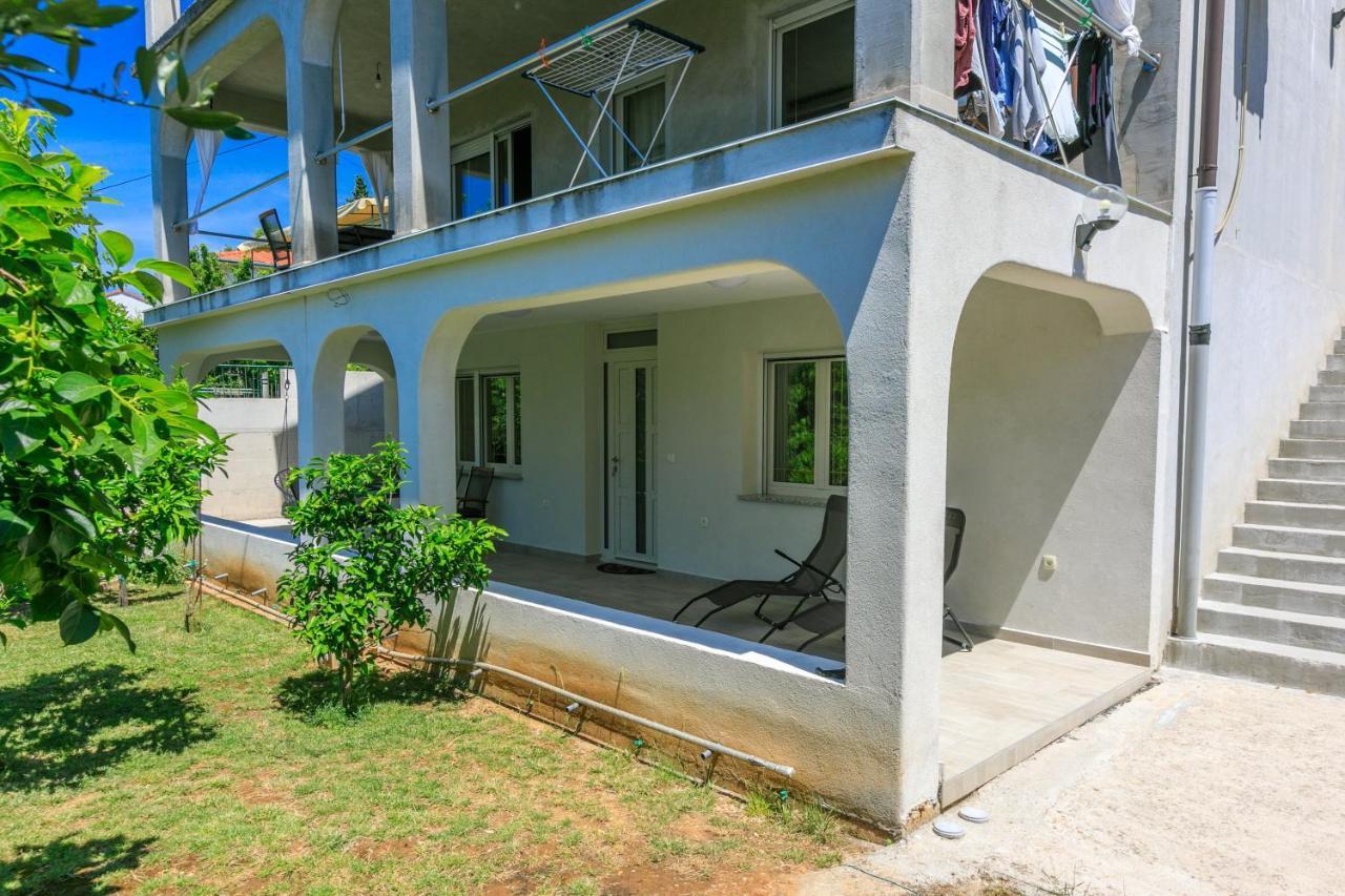 Apartment Olive Selce Buitenkant foto